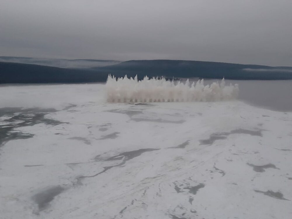 У села Хоринцы Якутии на реке Лене взорвали ледяной затор