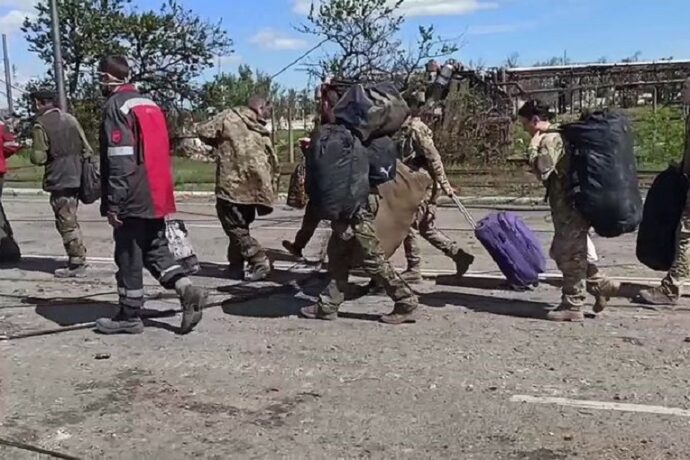 Власти ДНР сообщили, что с "Азовстали" вышли более половины украинских военных