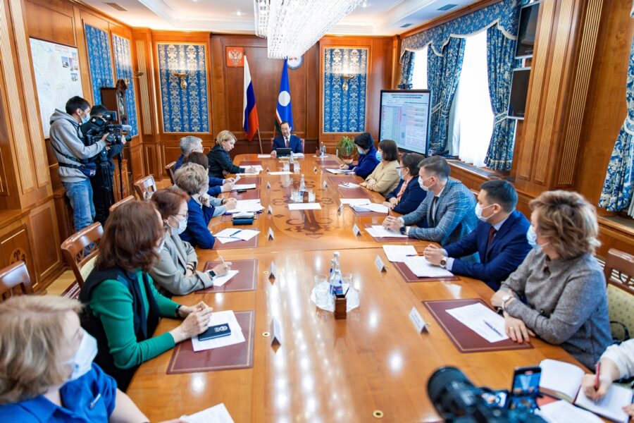 Глава Якутии призвал эффективней использовать выстроенную систему медицинской помощи
