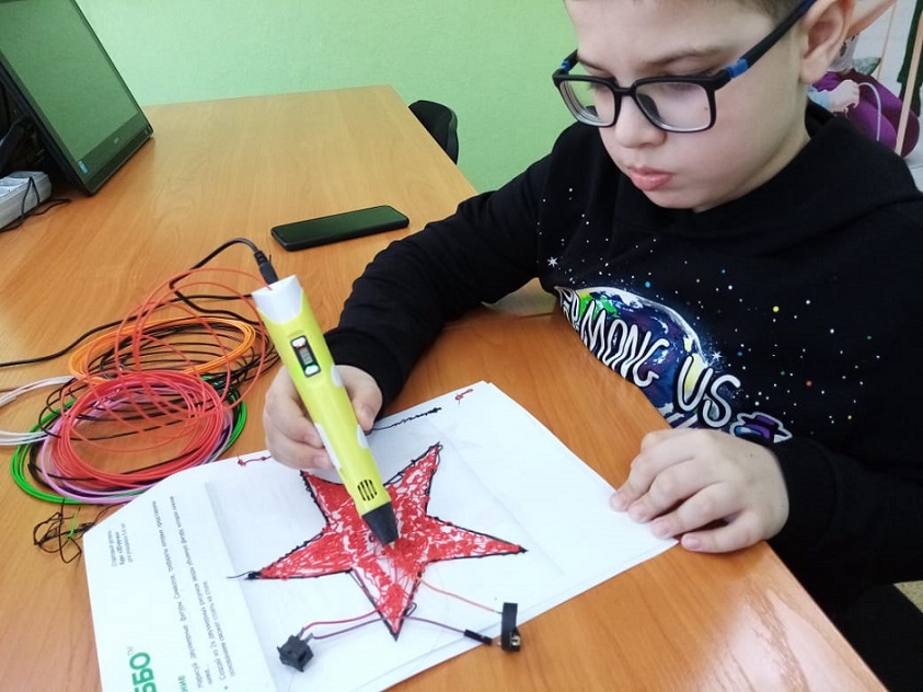 Энергетики ДРСК в Алдане реализовали творческие мастер-классы, посвященные Дню Победы