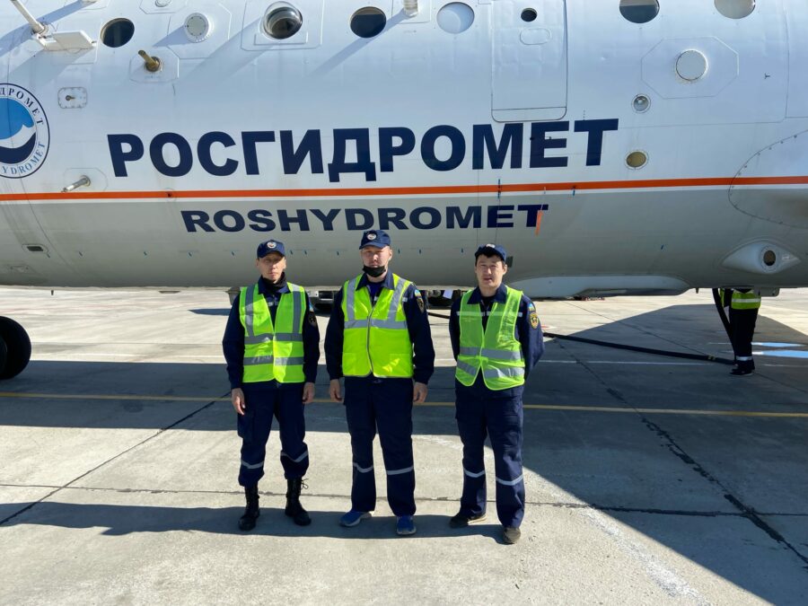 Специалисты Службы спасения Якутии проходят практическое обучение на борту самолета-лаборатории