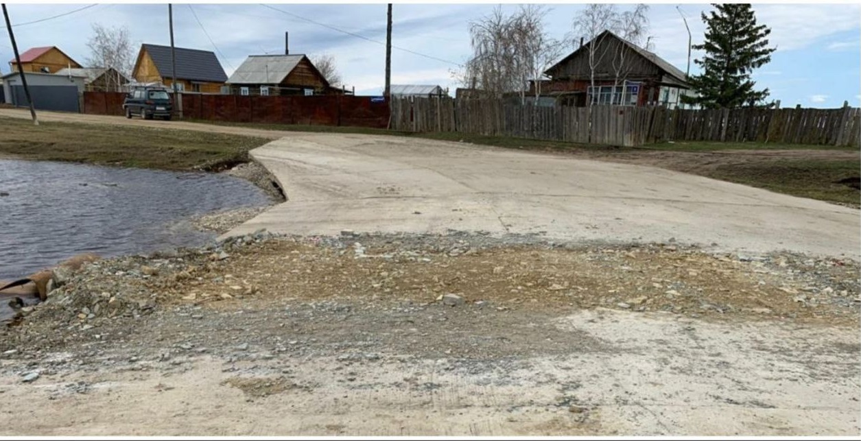 В пригороде Якутска восстановили разрушенную во время весеннего половодья дорогу-дамбу