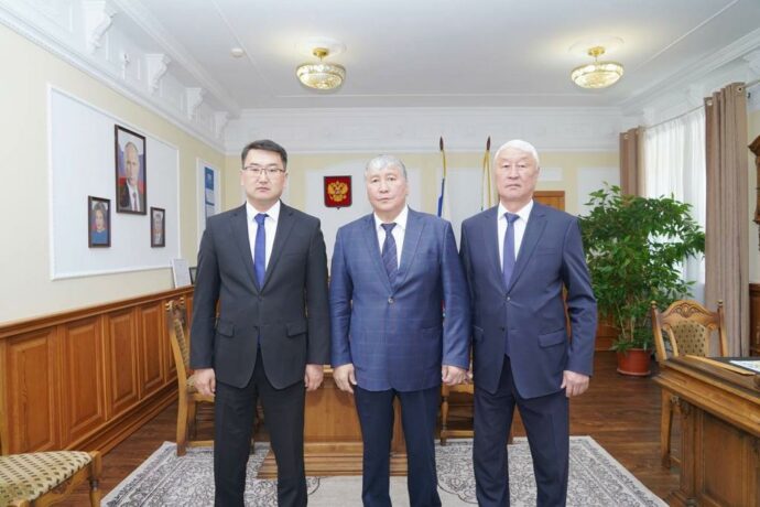 Первый вице-спикер Ил Тумэна встретился с руководителями парламента Алтая и Тывы