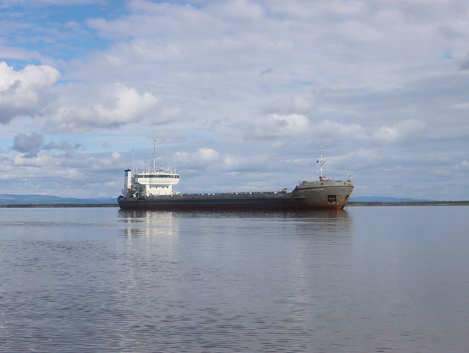 Флот Ленского речного пароходства работает на северных реках Якутии