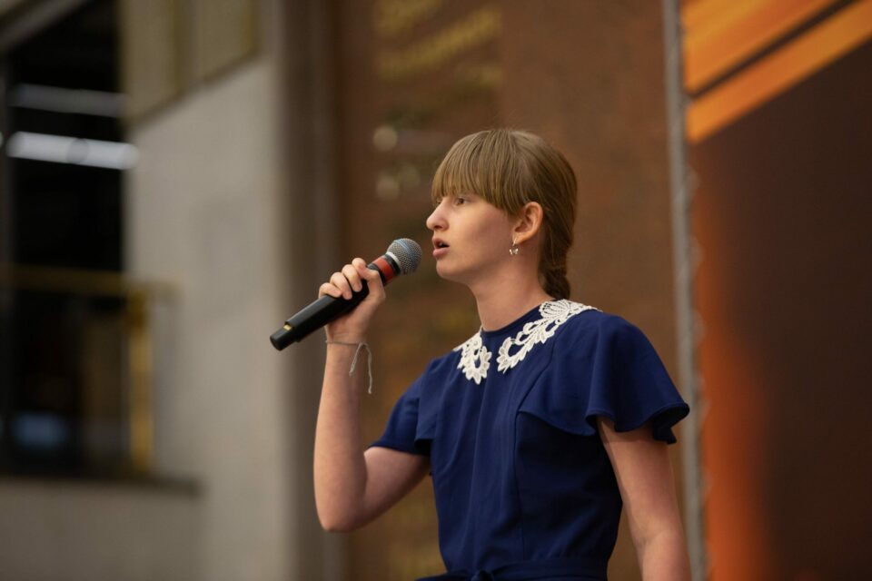 Юная исполнительница из Якутии выступила на фестивале в московском Музее Победы