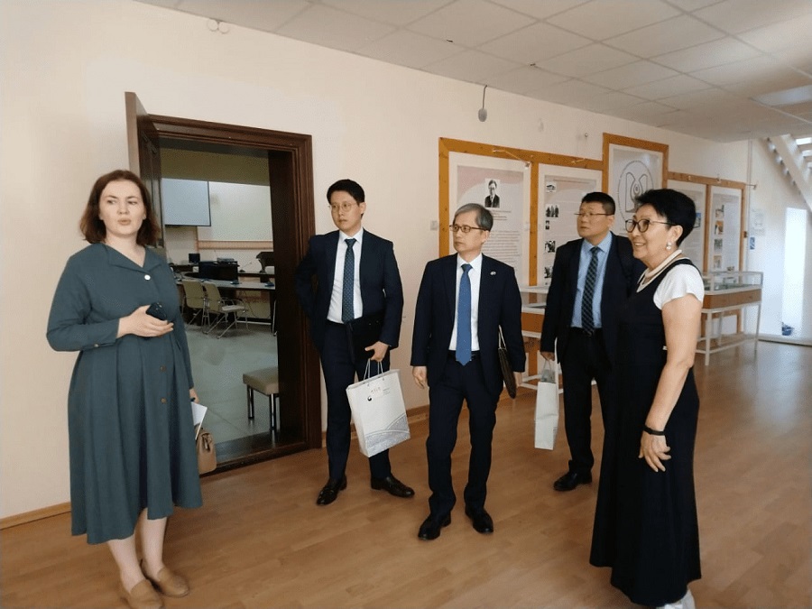 Генеральный консул Республики Корея встретился с учёными Якутии