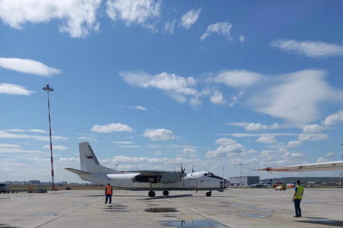Второй самолет-зондировщик по вызову искусственных дождей прибыл в Якутию