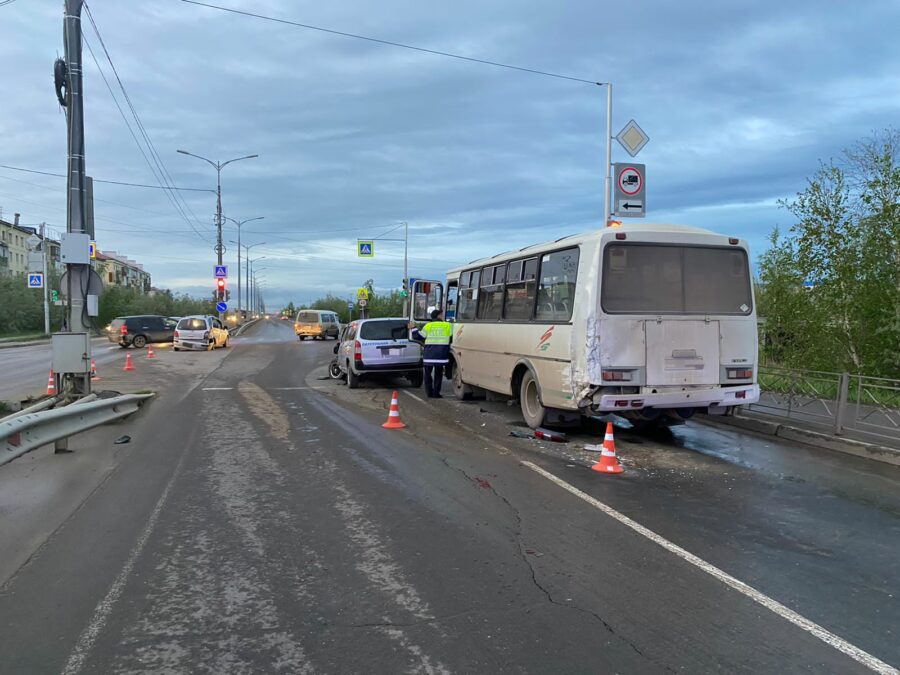 В Якутске водитель во время движения потерял управление из-за сердечного приступа