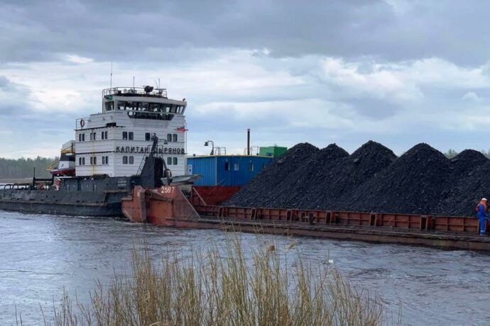 Первая партия угля перевезена по реке Амге