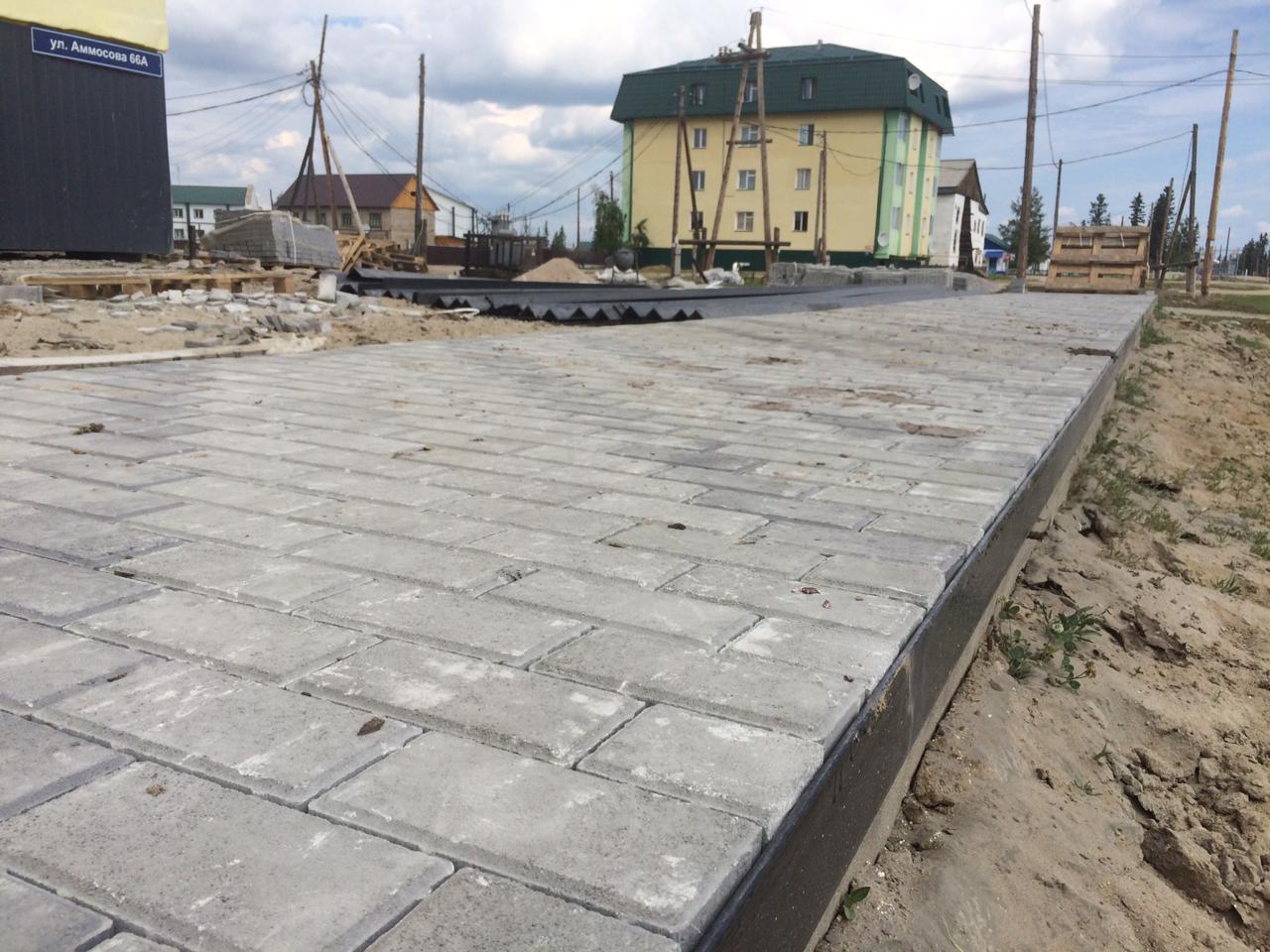 В якутском селе начали укладку вибропрессованной тротуарной плитки от местного производителя