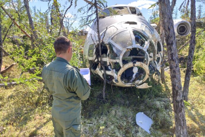 С самолета Ан-30, совершившего жесткую посадку в Якутии, изъяли бортовые самописцы