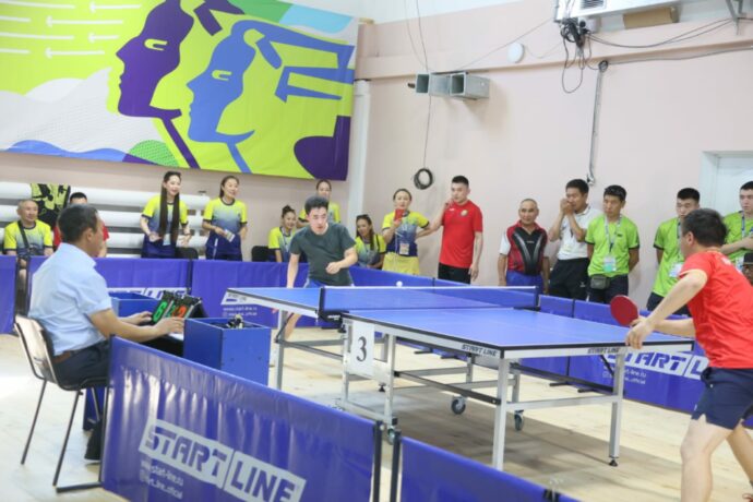Сильнейшие команды борются за первое место в теннисе на VIII Играх народов Якутии