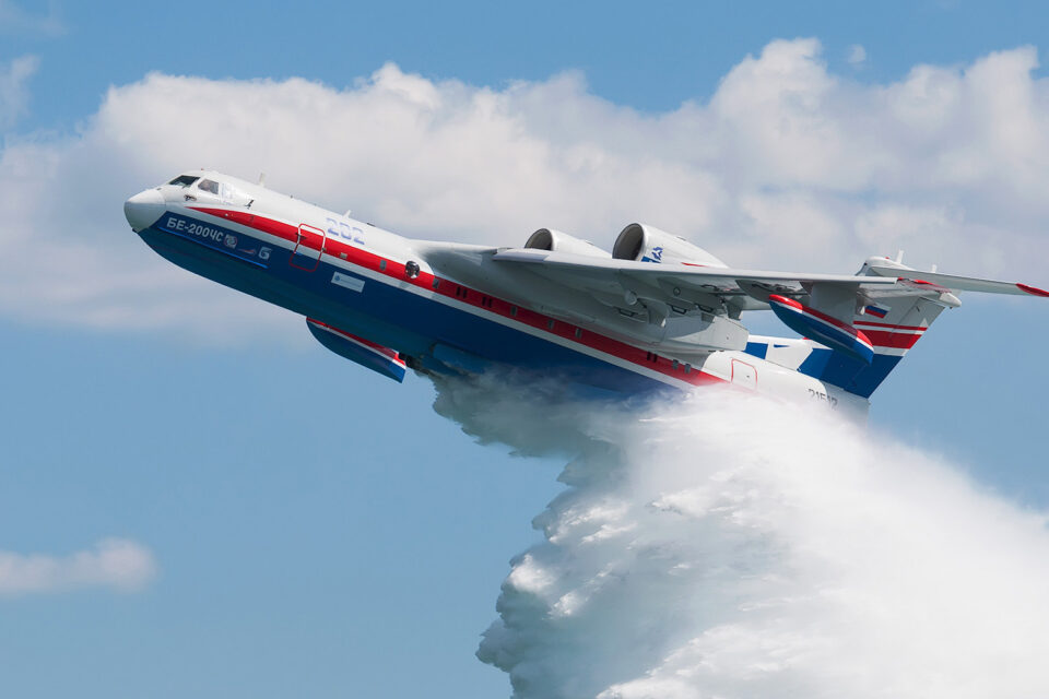 МЧС РФ направит в Якутию два самолёта Бе-200 для тушения лесных пожаров