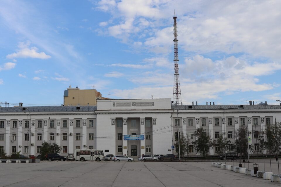 Проведение исследований научными группами под руководством молодых ученых