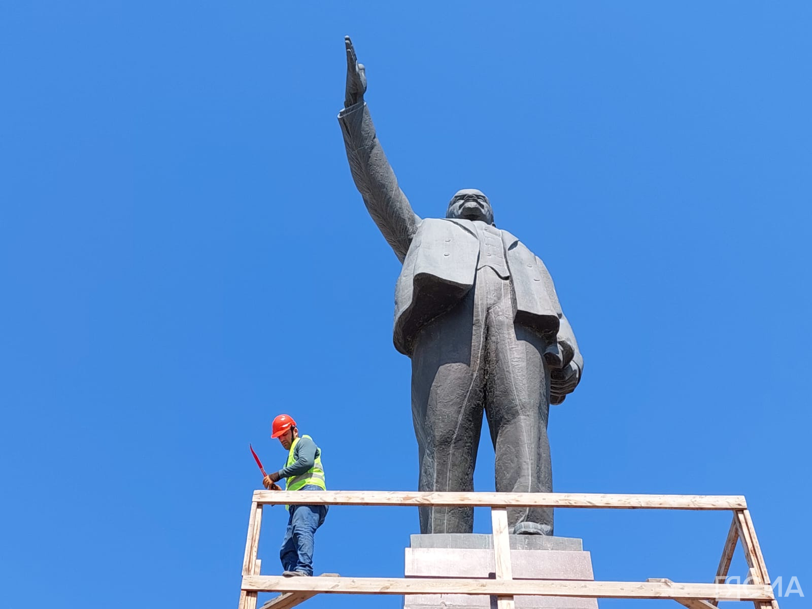 Реконструкцию памятника Ленину планируют завершить в 2023 году