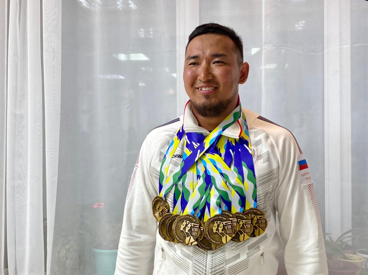 Одиннадцать учеников тренера Василия Оленова стали золотыми медалистами Игр народов Якутии 