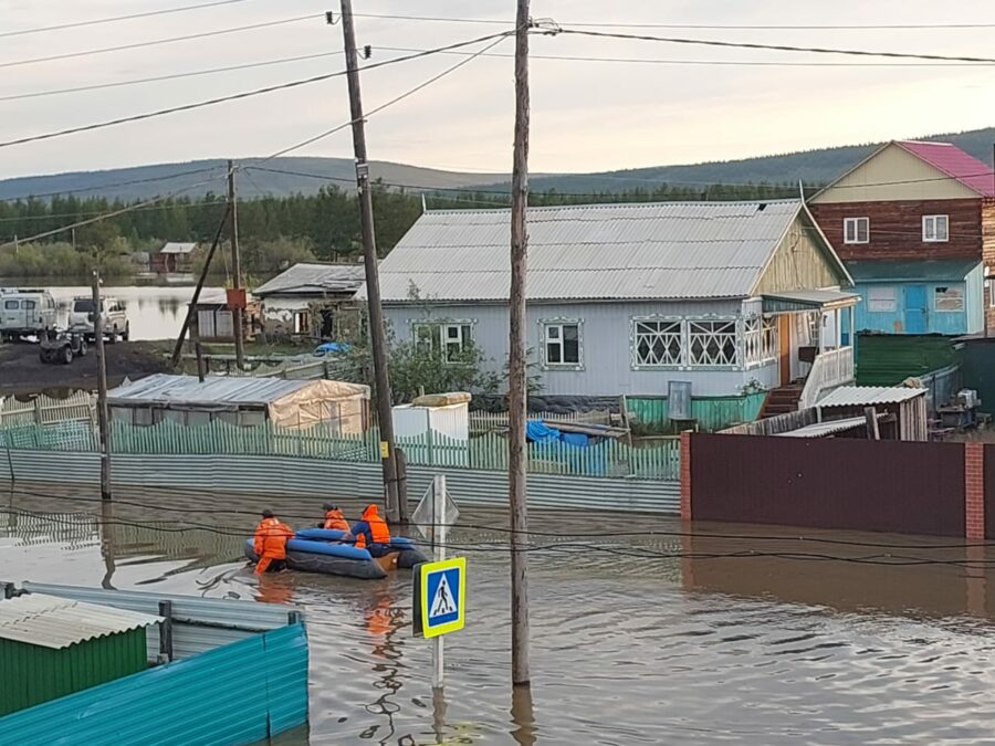 40 жилых домов освободились от воды в Верхоянском районе Якутии