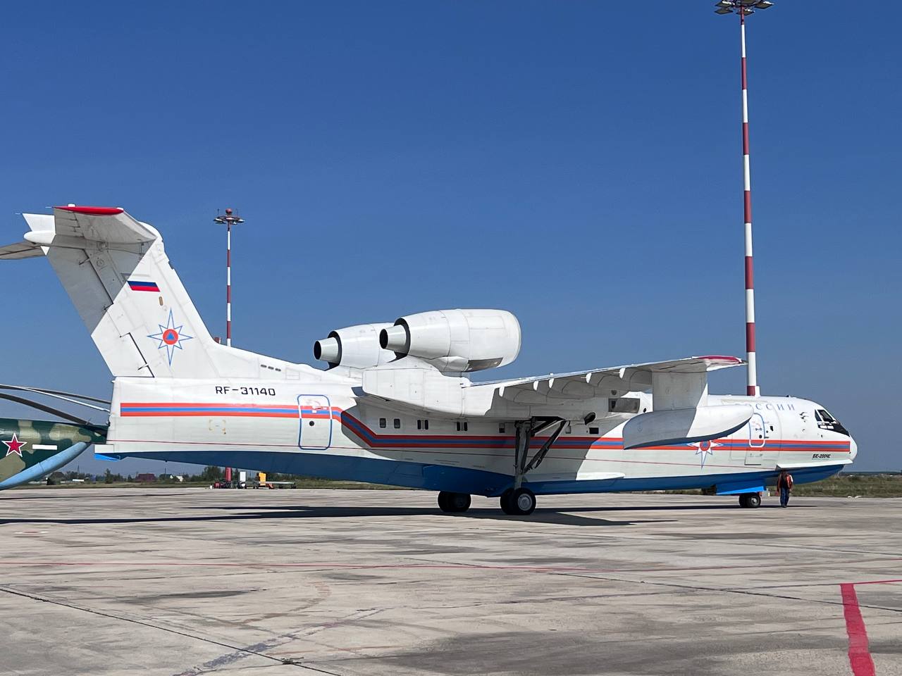 Два самолета Бе-200 МЧС РФ вылетели на тушение пожаров в Усть-Майский улус Якутии