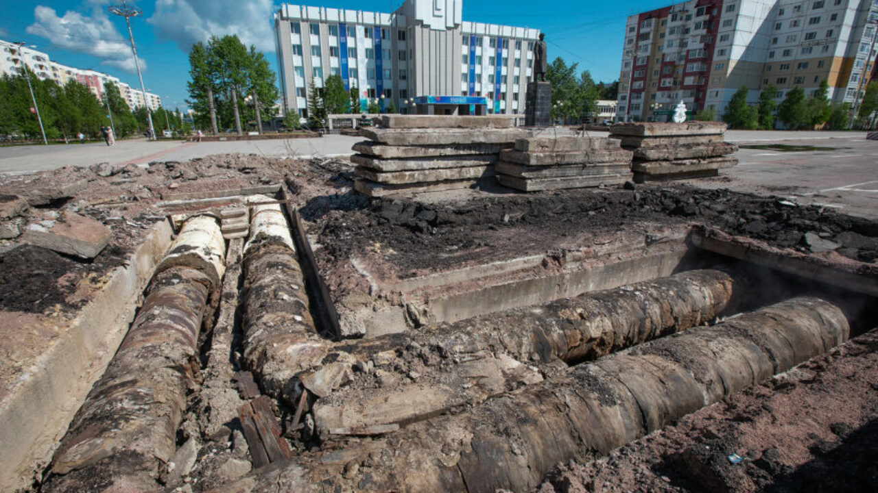 В Нерюнгри продолжаются работы по замене теплотрассы в центре города — ЯСИА