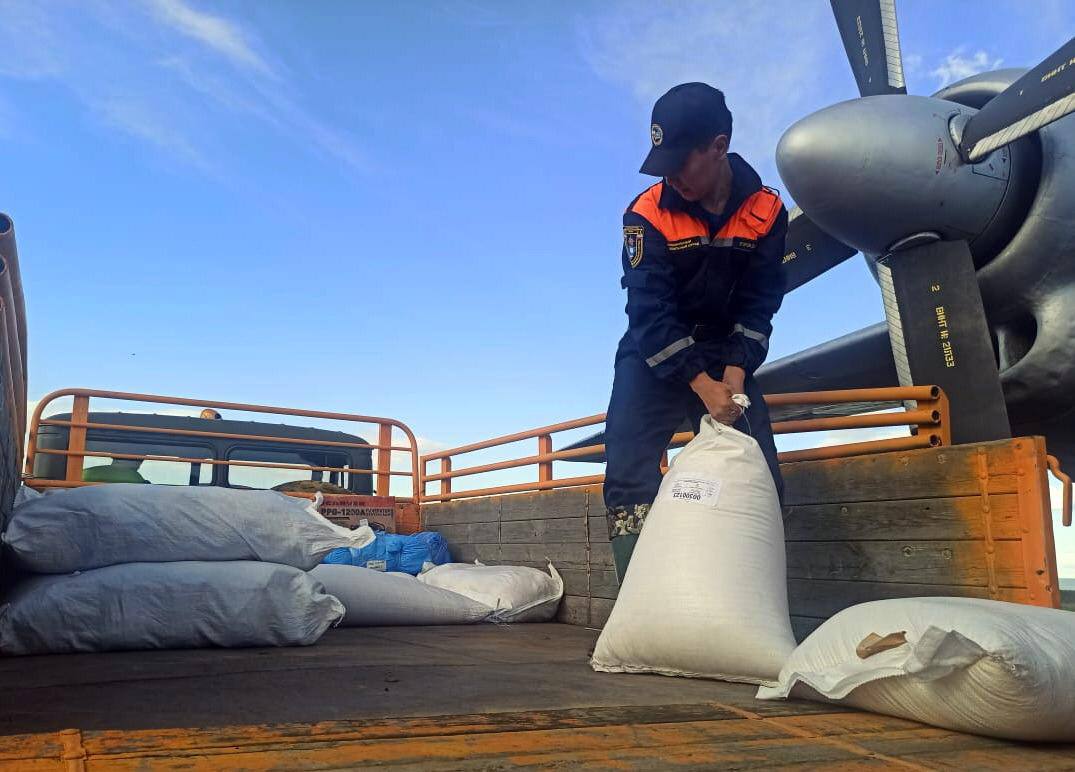 Около шести тонн гуманитарной помощи доставили в Верхоянский район Якутии