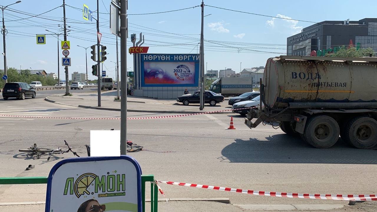 В Якутске спецтранспорт сбил насмерть подростка на велосипеде