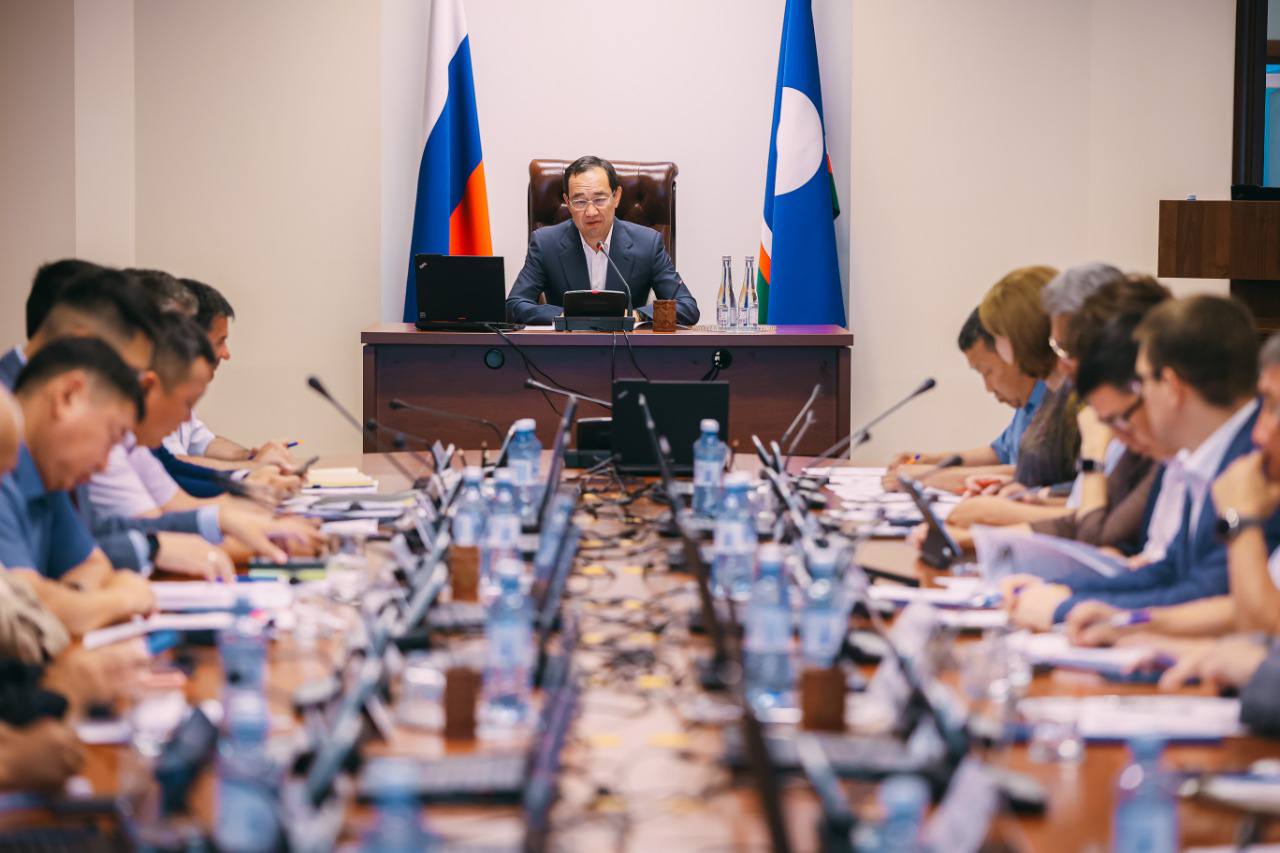 Глава Якутии поручил завершить работы по ликвидации последствий паводка до конца сентября