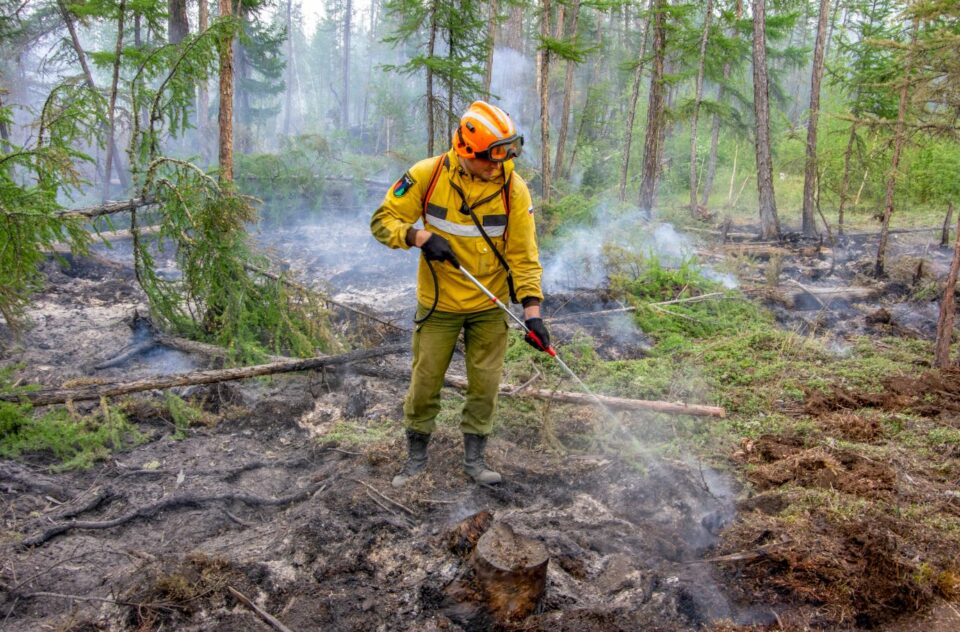 Тушить пожары в Якутии помогают команды Бурятской и Забайкальской Авиалесоохраны