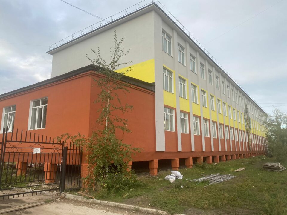 «Единая Россия» провела осмотр капремонта школы № 21 Якутска