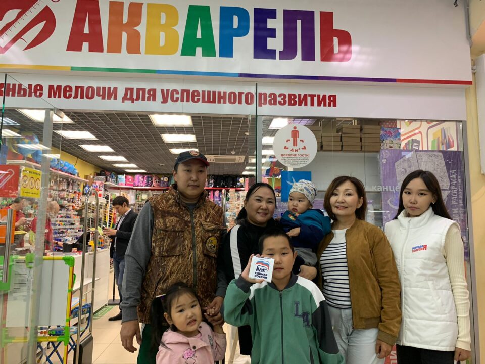 Алёна Атласова приняла участие в акции «Собери ребенка в школу»