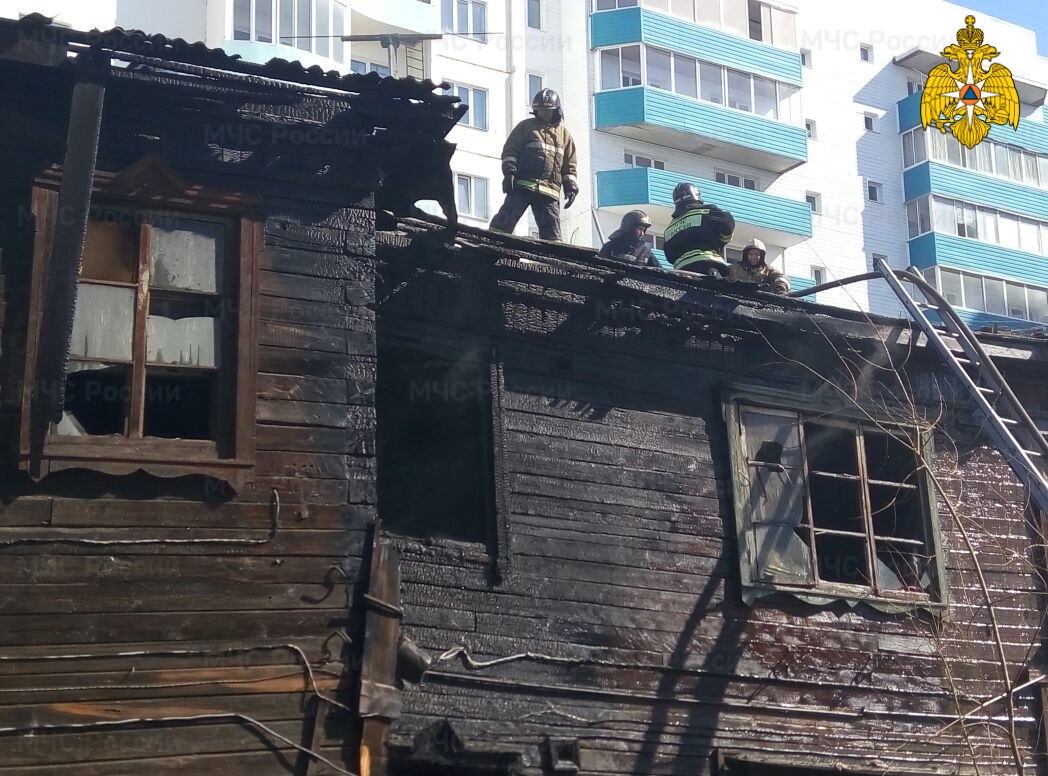 В Якутии два человека пострадали при пожаре в жилом доме