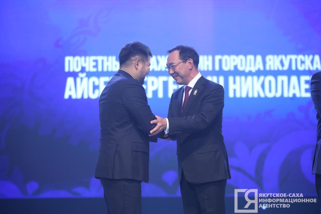 Юрий Коркин поздравил главу Якутии с присвоенным званием «Почетный гражданин города Якутска»