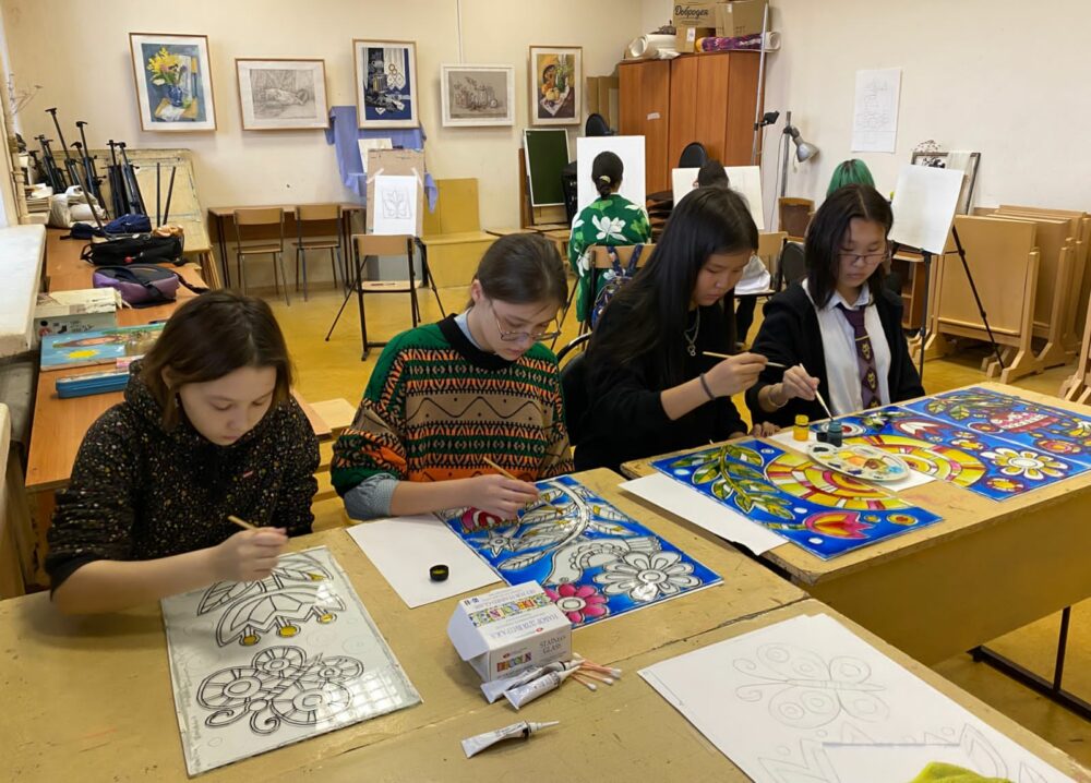 В Якутске ученики художественной школы оформят витраж в больнице