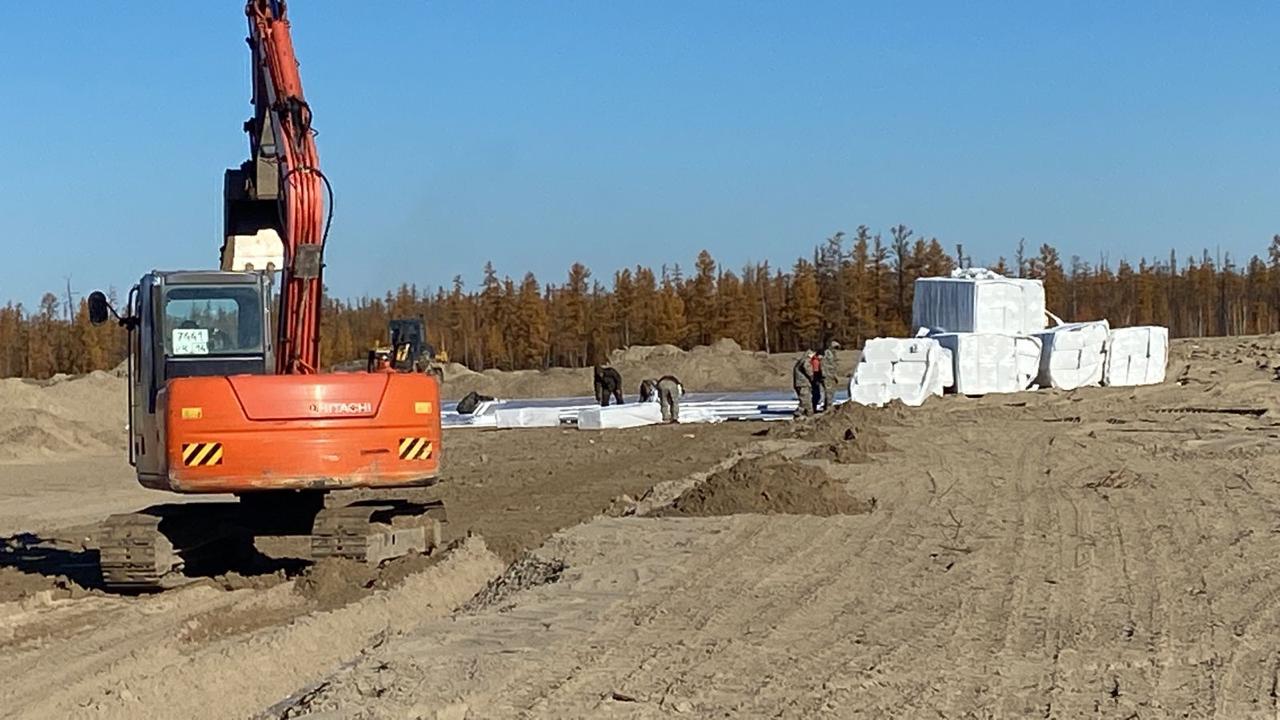 Устройство основания ведётся на месте строительства полигона ТКО в Якутске