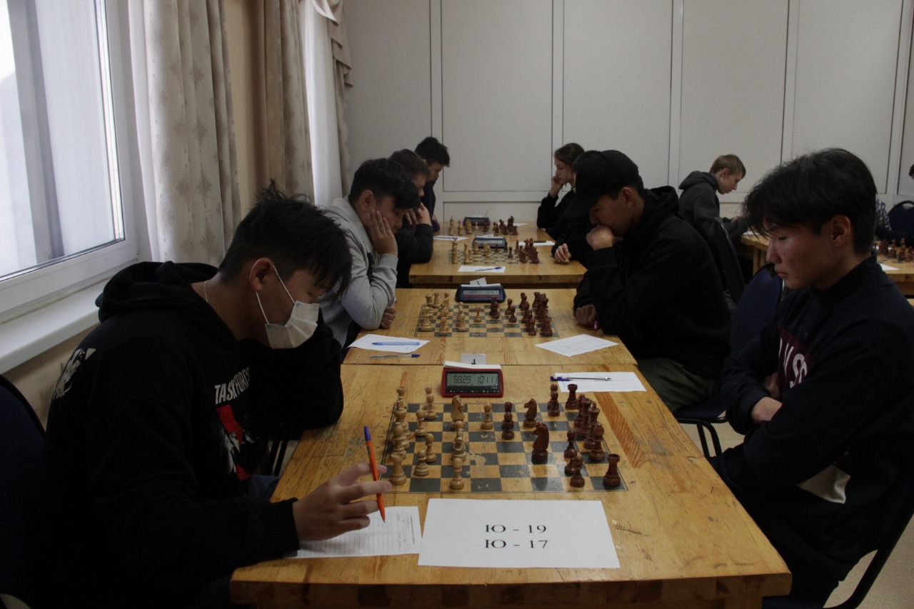 Республиканские первенства по шахматам среди школьников проходят в Якутске