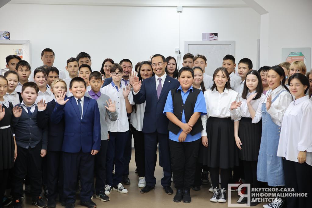 Айсен Николаев посетил обновлённую Амгино-Олёкминскую школу