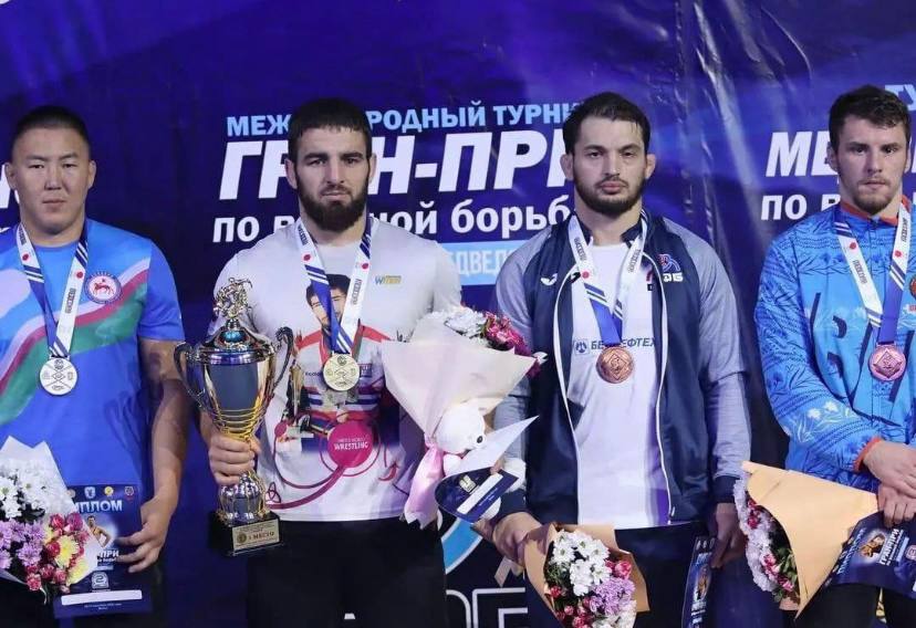 Якутяне завоевали медали международного турнира по вольной борьбе