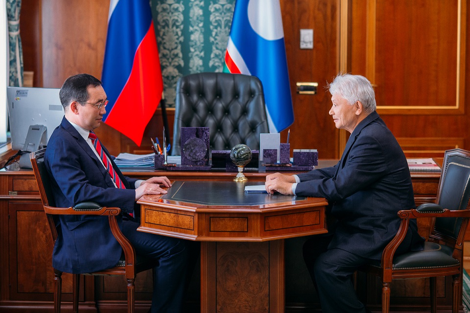 Важные элементы развития республики обсудили глава Якутии и Михаил Николаев