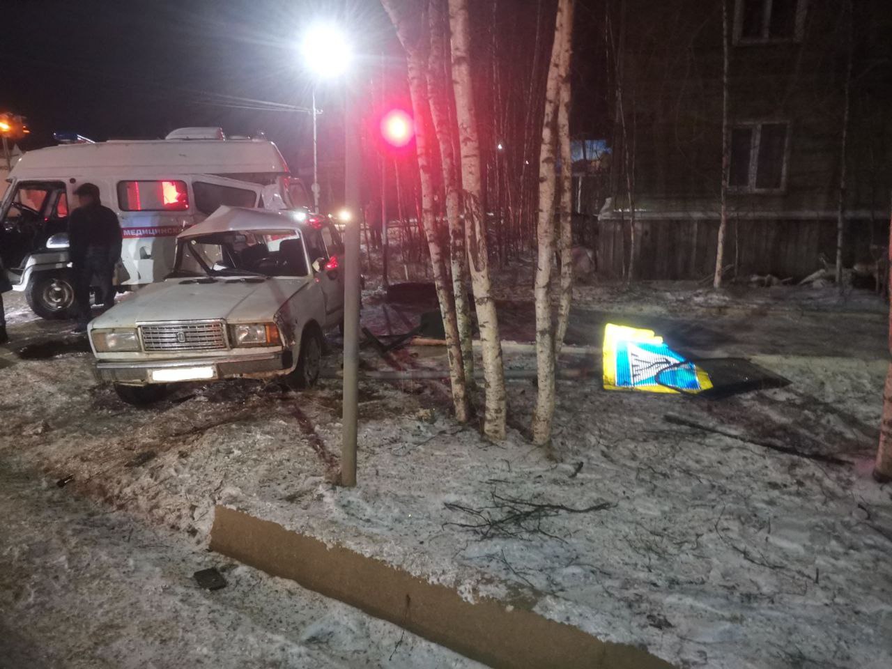 В Мирном автомобиль скорой помощи попал в ДТП. Водитель был пьян |  27.10.2022 | Якутск - БезФормата