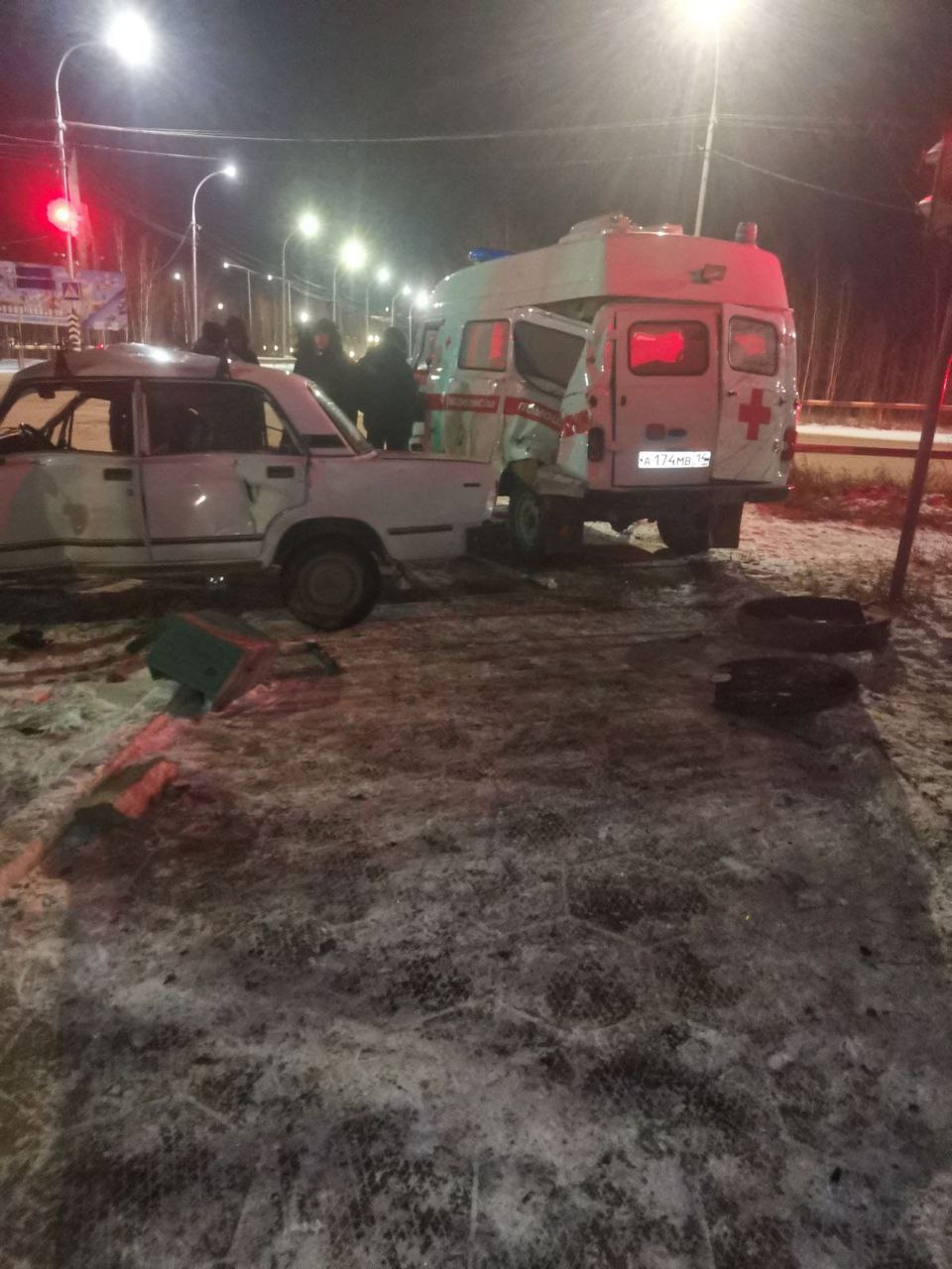 В Мирном автомобиль скорой помощи попал в ДТП. Водитель был пьян |  27.10.2022 | Якутск - БезФормата