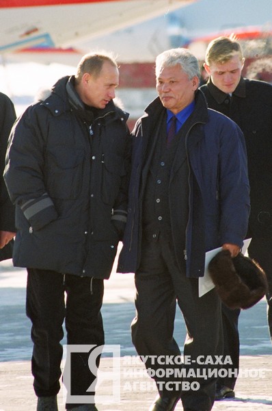 С Владимиром Путиным после наводнения в Ленске, 2001 г. Фото из архива ЯСИА