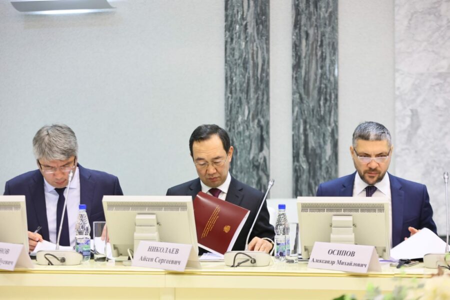 Глава Якутии принимает участие в заседании Совета губернаторов Дальнего Востока