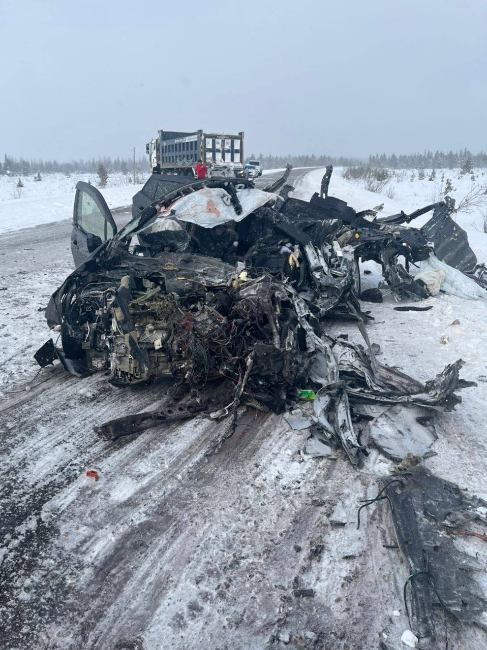В Якутии легковой автомобиль столкнулся с грузовиком. Водитель погиб