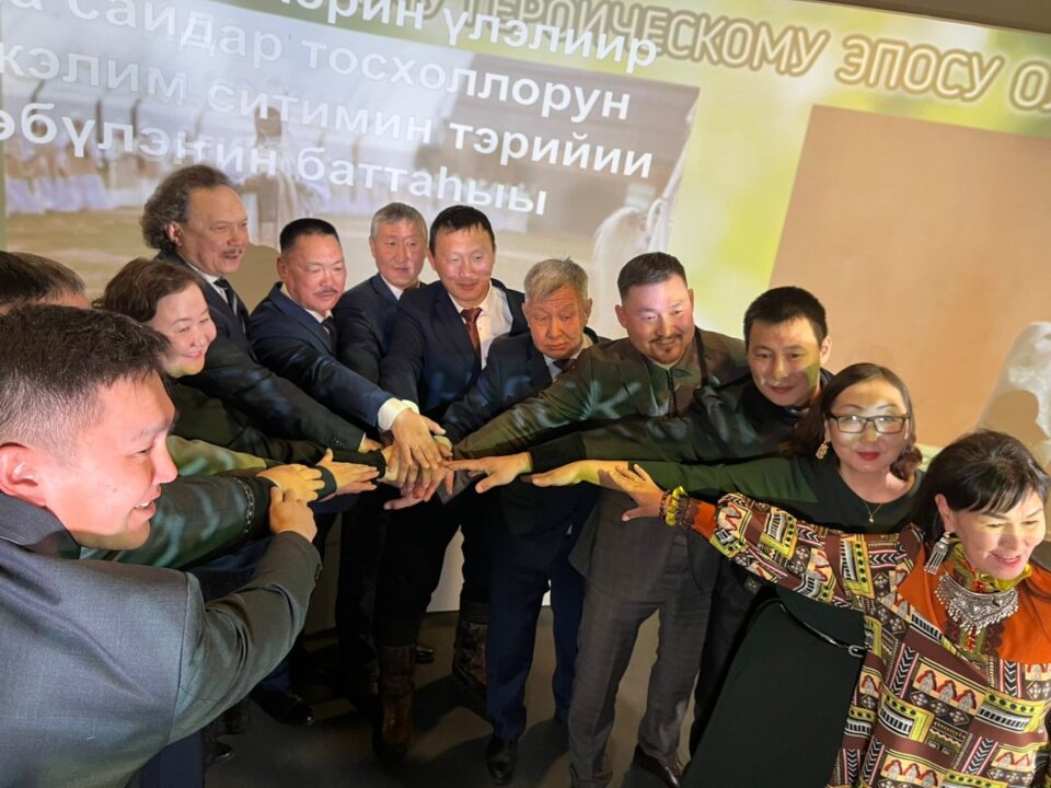 Десять районов Якутии подписали соглашения об открытии домов олонхо