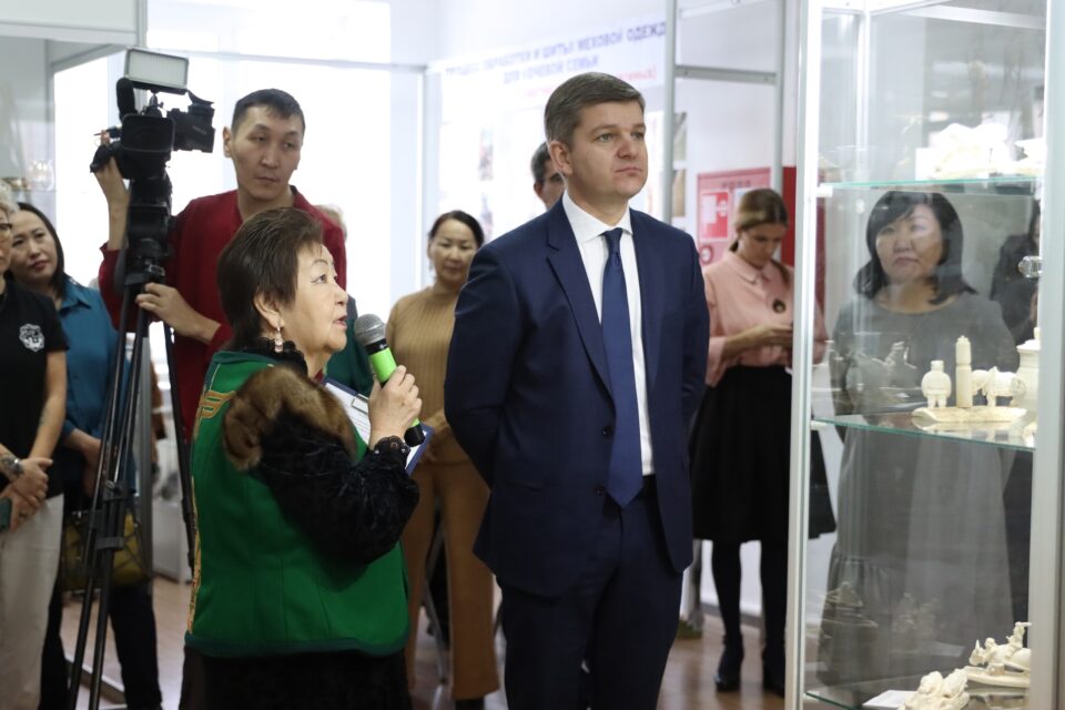 Обладатели грантов Фонда культурных инициатив показали реализованные проекты Роману Карманову