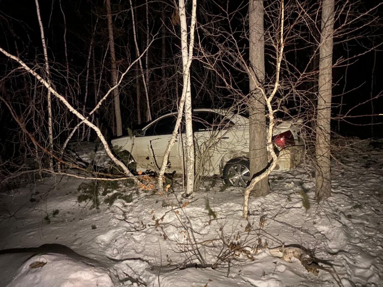 В Якутии пьяная женщина съехала с дороги и опрокинула автомобиль