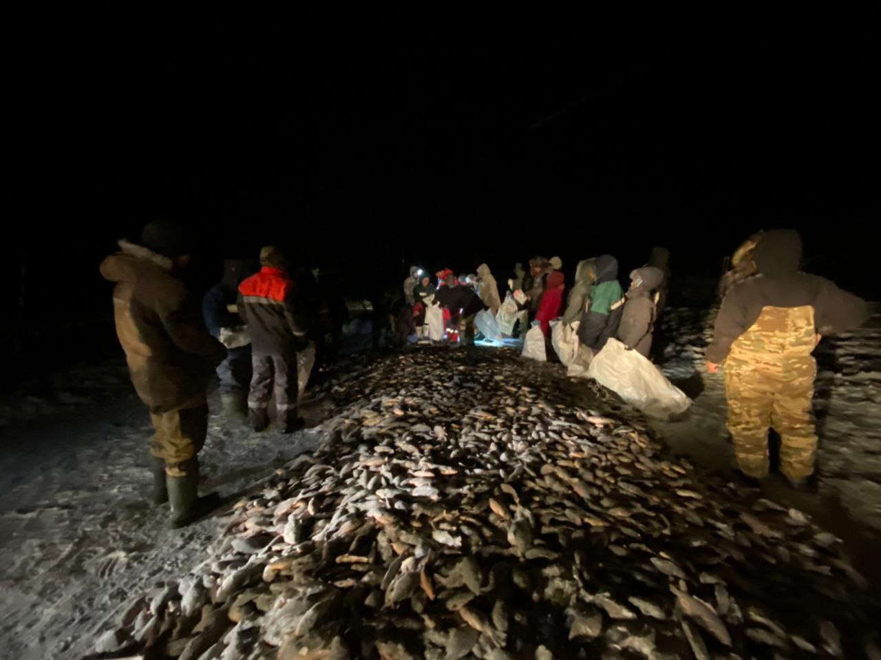 Рыбалка в якутии зимой 2020 новое. Мунха в Якутии. Рыболовство в Якутии. Подледная рыбалка. Якутская традиционная рыбалка «мунха».