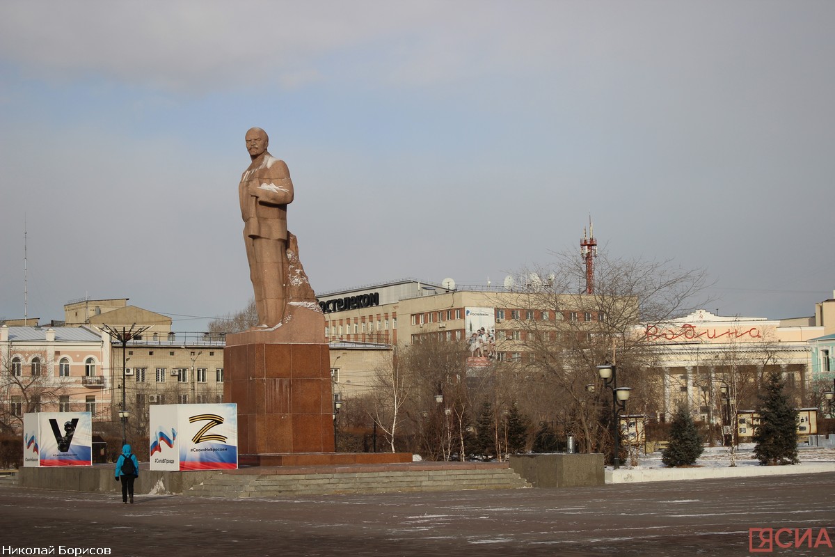 Конечно, есть в Чите и площадь Ленина
