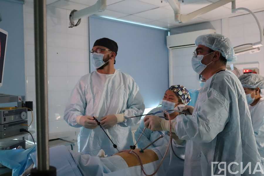 Хирурги мирового уровня провели онкологические операции в Якутске