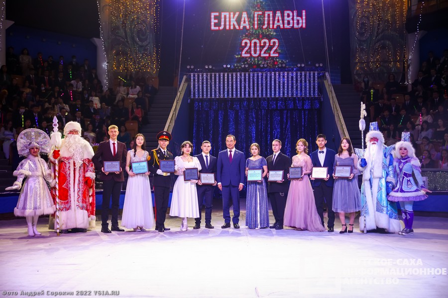 Более 700 школьников республики побывали на Елке главы Якутии