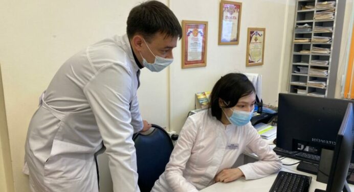 Группа якутских врачей-офтальмологов прибыла в город Кировское ДНР